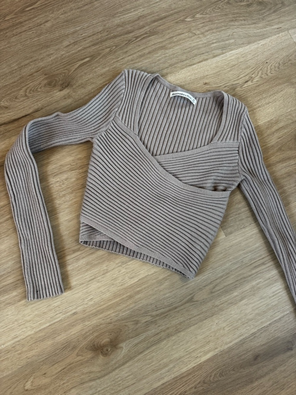 Abercrombie & Fitch Ribbed V-Neck Wrap Cropped Sweater - Taupe